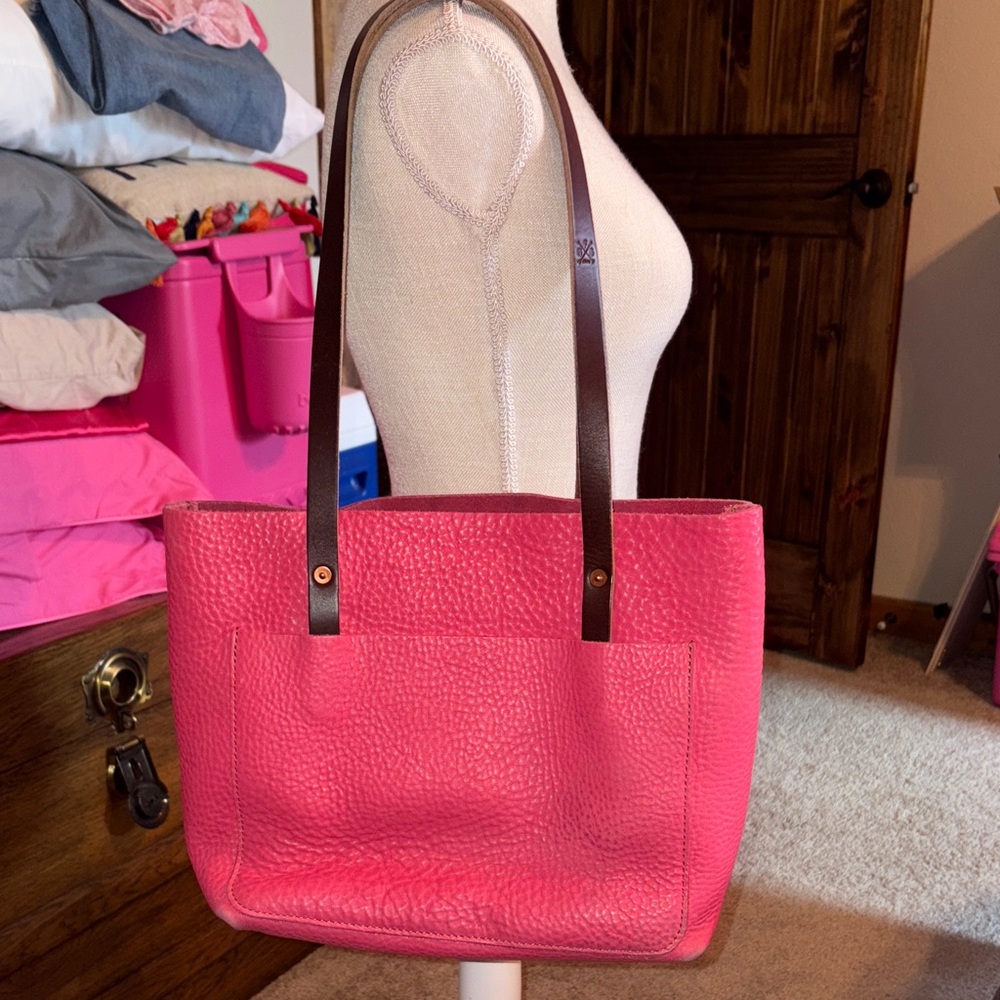 Go forth goods pink medium Avery that is discontinued pink color. EUC!